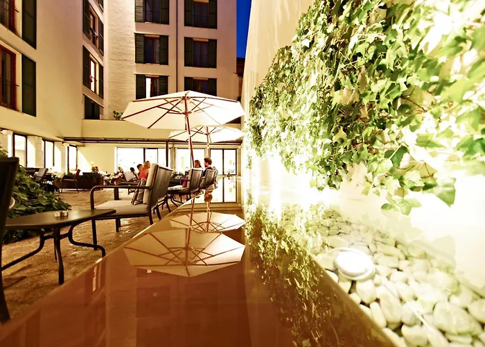 Petit Palace Hotel Tres